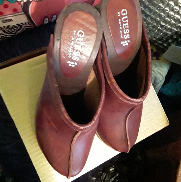 Guess Clogs - Picture 2 of 7